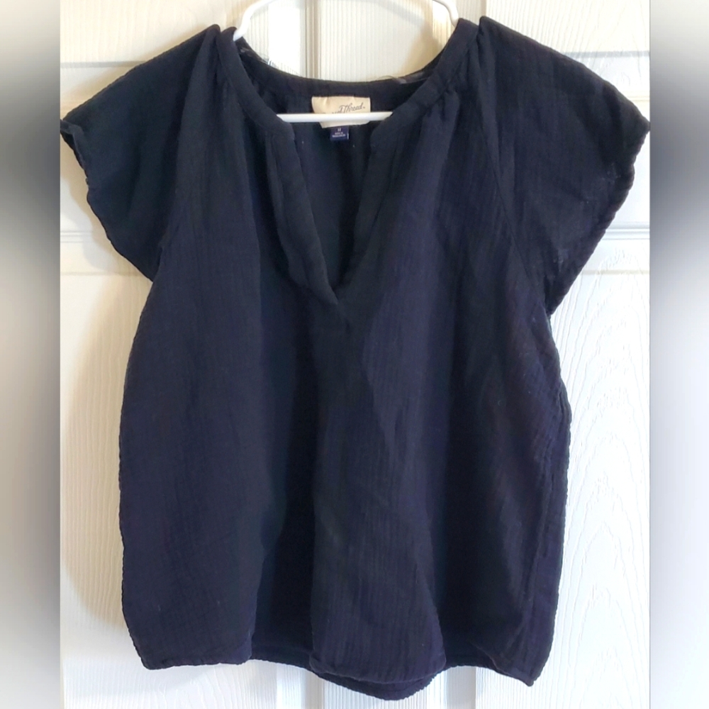 Universal Thread Cute short sleeve top. 100% cotton.  Size M